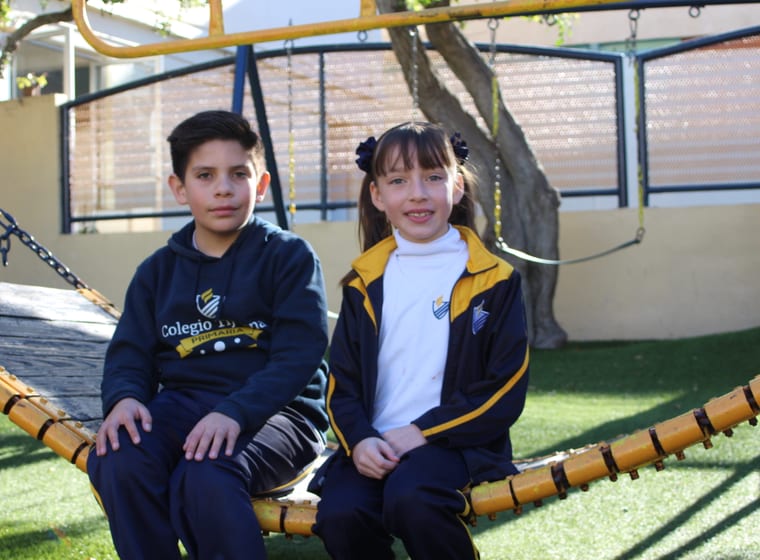 Alumnos de primaria aprendiendo